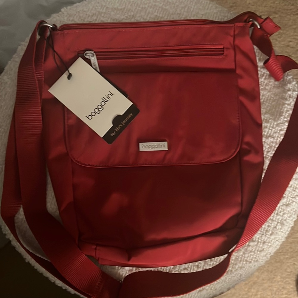 Nylon red baggallini cross body bag. New w/tags. excellent condition.